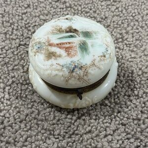 vintage Wavecrest porcelain jewelry box